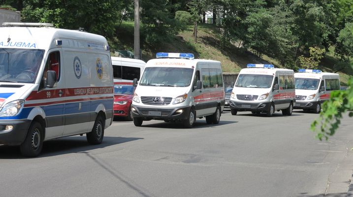 Китай подарил украинскому правительству автомобили скорой помощи