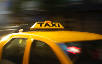 Таксистов заставят выдавать кассовые чеки за поездки