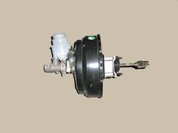 Вакуумний підсилювач в зборі з головним гальмівним циліндром 