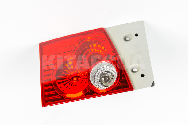 Фонарь задний левый внутренний 2007-2010 на Chery AMULET (A15-3773010BA) - 4