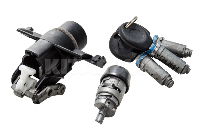 Комплект ключів і личинок на Chery AMULET (A11-8CB6105H3) - 2