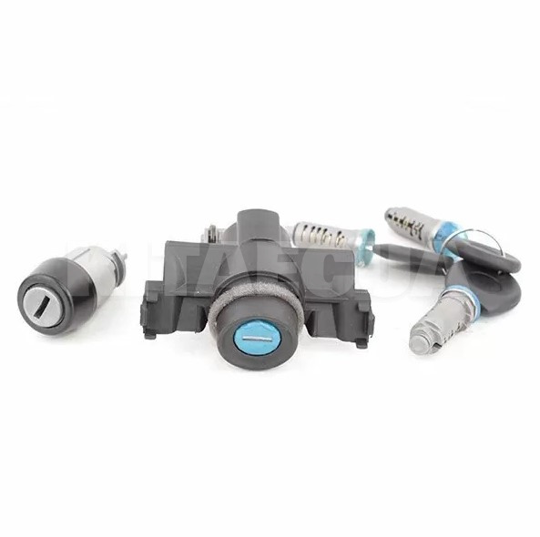 Комплект замков и ключей на Chery AMULET (A11-8CB6105H4)