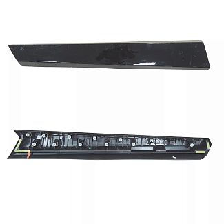 Накладка пластиковая нижняя передней двери глянцевая левая NISSAN