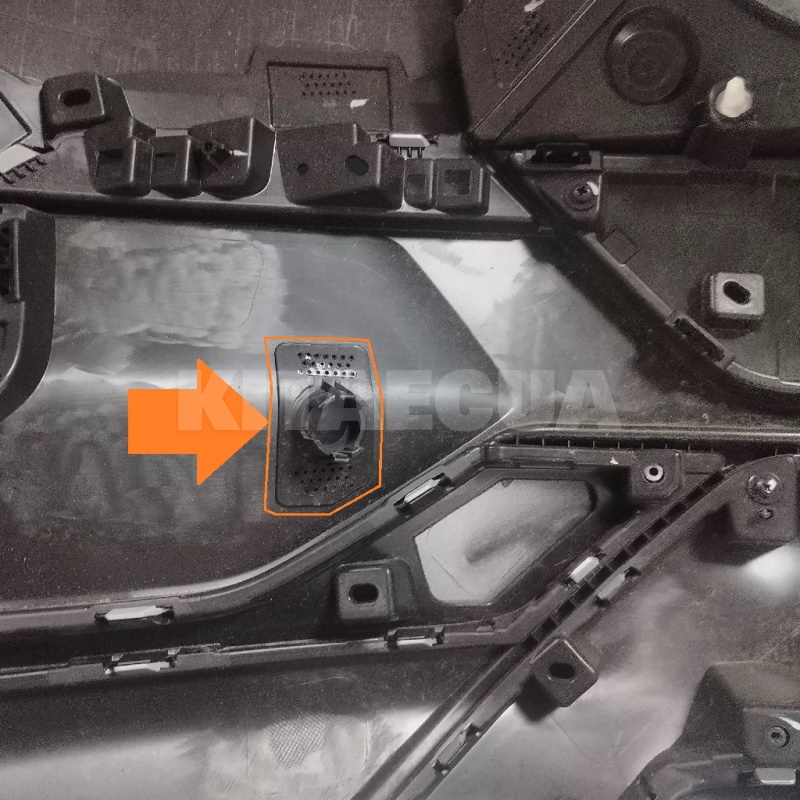 Гніздо правого датчика парктроніка в задній бампер BYD на BYD Yuan Plus (SC2E-2804124) - 2