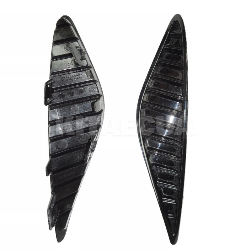 Решетка правая в заднем бампере BYD на BYD EV Song Plus (14103388-00)