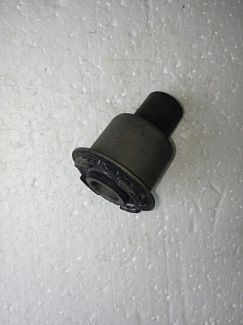 Сайлентблок переднього підрамника великий 
