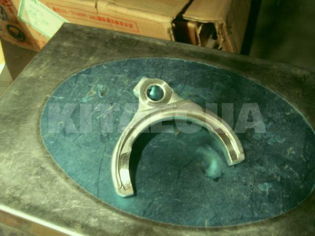 Вилка КПП 3-4-й передачи на Geely GC6 (3170202711)