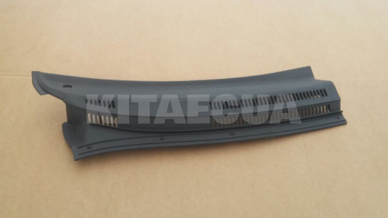 Решетка лобового стекла правая (жабо) на Geely MK CROSS (1018005836-01)