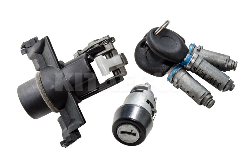 Комплект ключів і личинок на Chery AMULET (A11-8CB6105H3) - 3