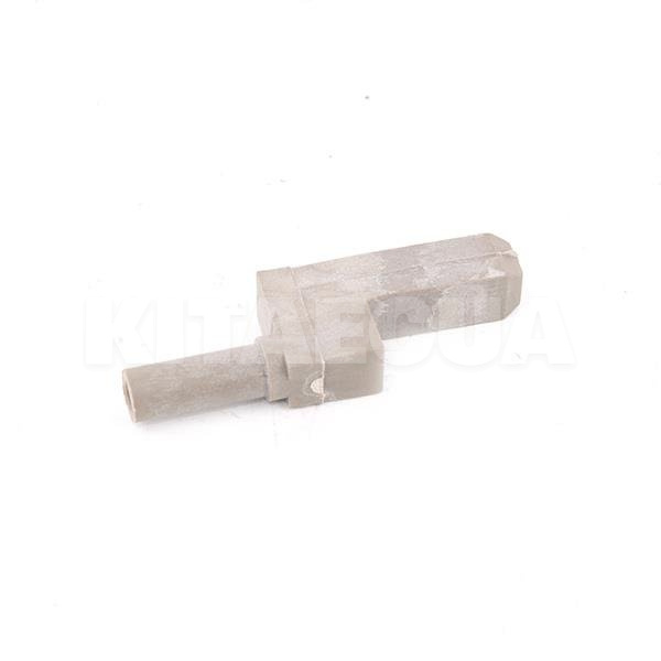 Направляючий полки багажника(плас) HQ на Chery AMULET (A11-5608197)