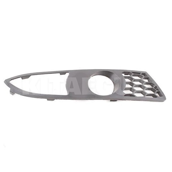 Ґрати протитуманної фари правою ОРИГИНАЛ на Chery M11 (M11-2803518)