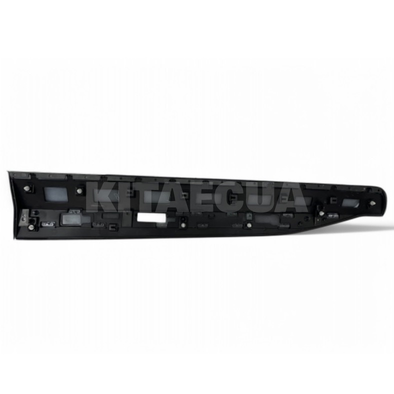 Накладка передней двери нижняя правая Zeekr на ZEEKR 001 (8894221788B03) - 2