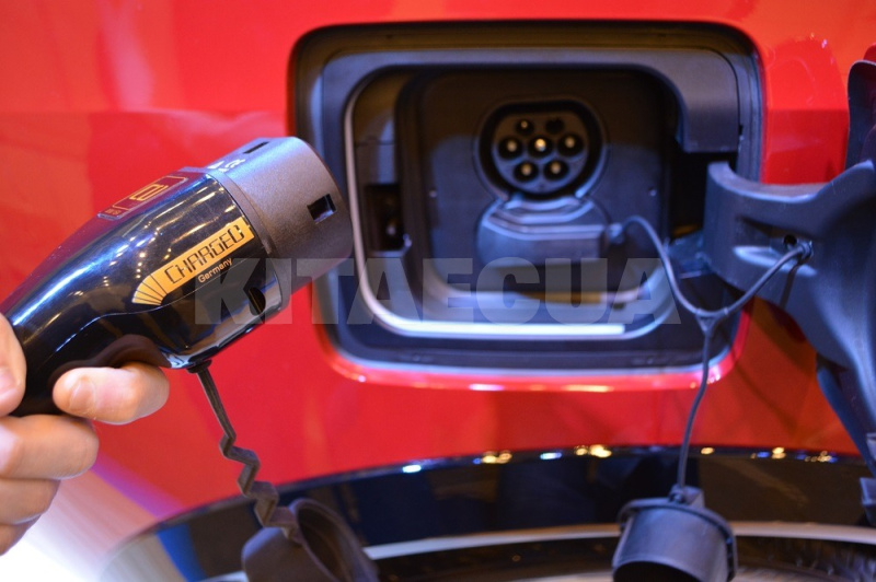 Зарядка для электромобиля 22 кВт 32A 3-фазы Type 2 (европейское авто) Multibase ChargeU на BMW i3 (CS-A3213) - 7