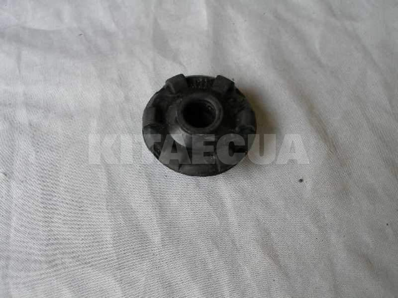 Подушка радіатора нижня Geely FC на Geely FC (1064000061)