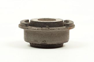 Сайлентблок переднього підрамника (лижа) HQ