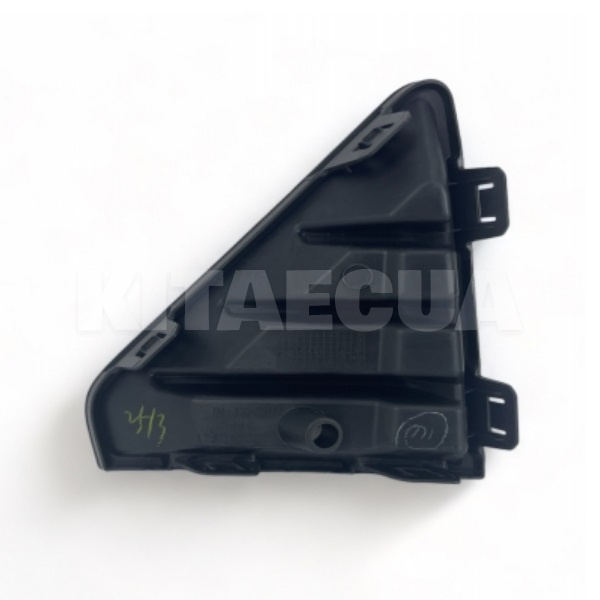 Заглушка черная трехугольная в передний бампер левая HONDA на HONDA M-NV (71108-3K4-H00) - 2