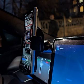 Держатель телефона с автоматической фиксацией 