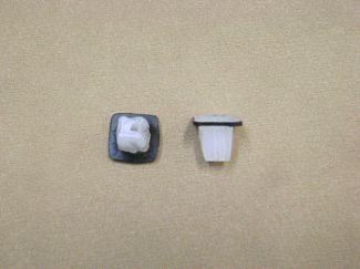 Кліпса шумоізоляції п'ятої двері 