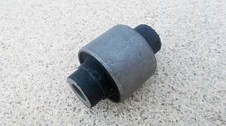 Сайлентблок заднего рычага (изогнутого) внутренний 