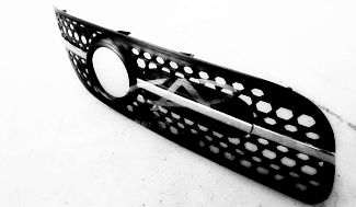 Решетка бампера правая нового образца 