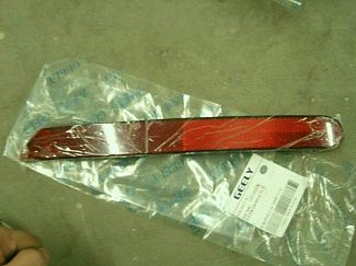 Відбивач задній бампера правий 