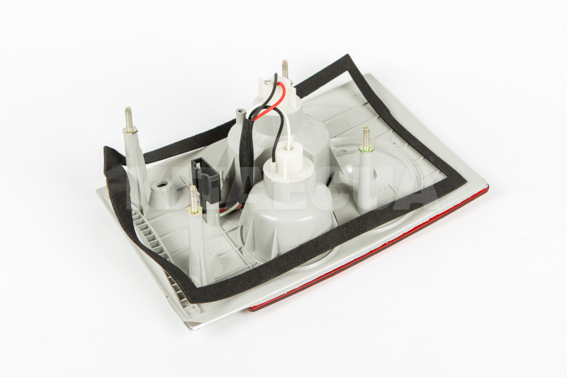 Фонарь задний левый внутренний 2007-2010 на Chery AMULET (A15-3773010BA) - 2