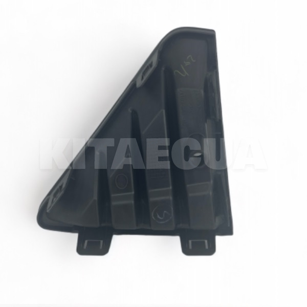 Декоративная накладка правая в передний бампер ОРИГИНАЛ на HONDA M-NV (71103-3K4-H00) - 2