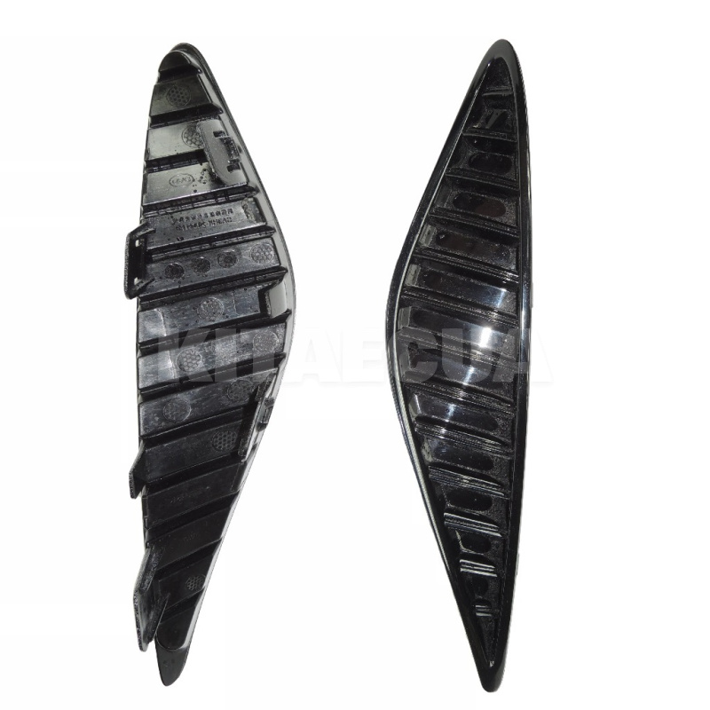 Решетка радиатора заднего бампера правая ОРИГИНАЛ на BYD EV Song Plus (SA3HK-2804116)