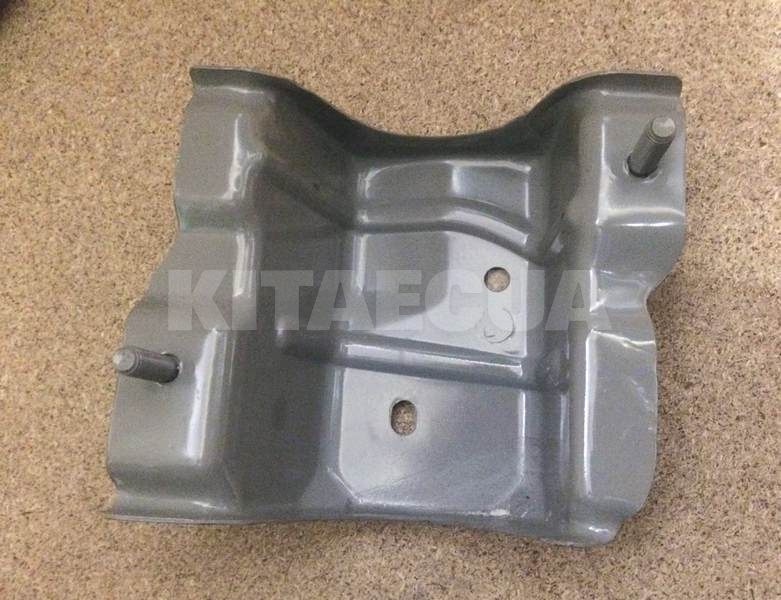 Кронштейн усилителя бампера переднего левый на Geely MK CROSS (101200033502)